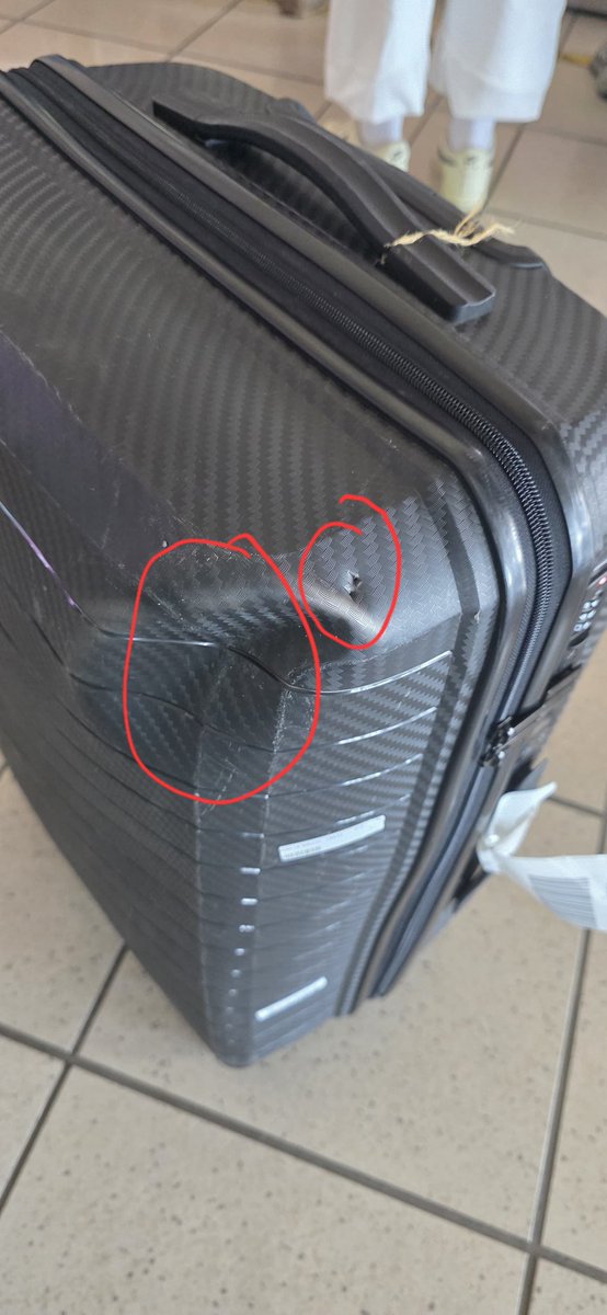ThatGuyToli's tweet photo. @FlySafair  turned my brand-new hard-shell suitcase into scrap &amp; called it “normal wear &amp; tear”.  A jagged HOLE straight through the shell &amp; a huge dent.  They denied my claim. SA Consumer Protection Act says they’re 100% liable.  Pics attached. Thread  below
 @TheNCC_RSA https://t.co/K8giuzvgQP