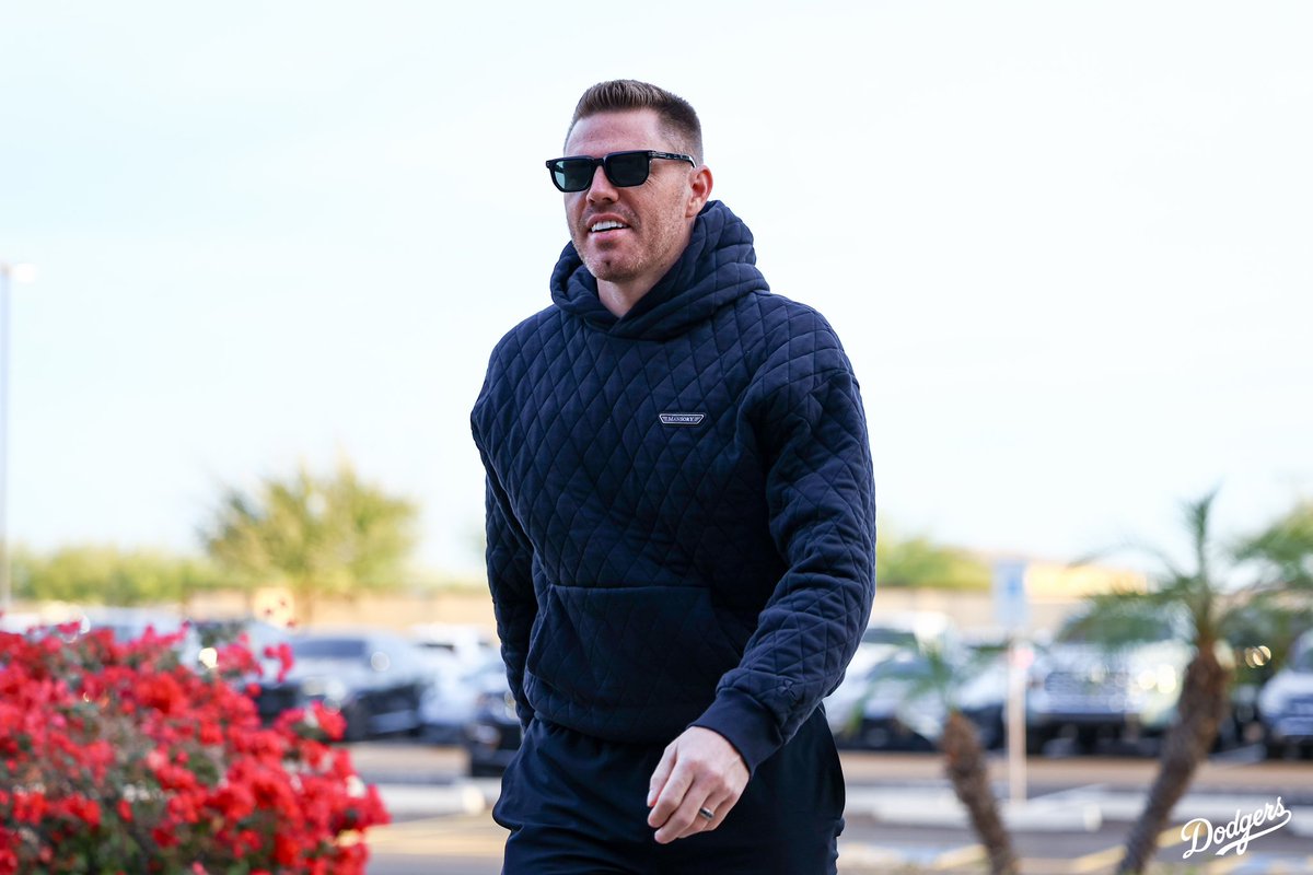 Dodgers's tweet photo. First day back at work. #DodgersST https://t.co/mPUMI5bmhA