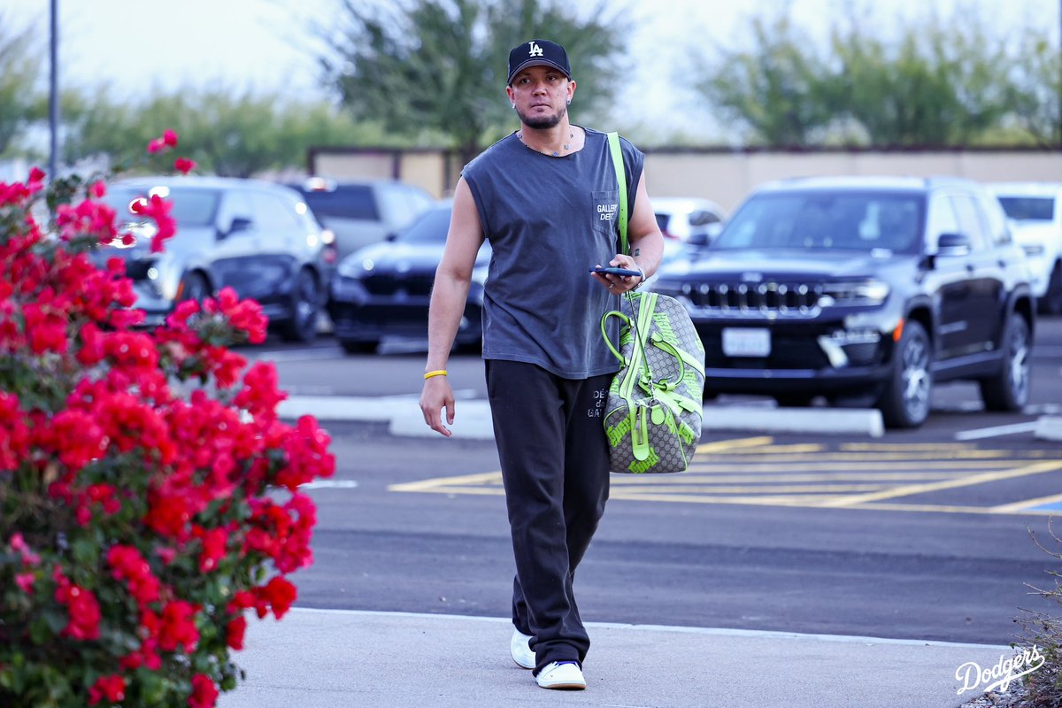 Dodgers's tweet photo. First day back at work. #DodgersST https://t.co/mPUMI5bmhA