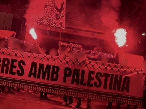 UltrasPresent's tweet photo. Barricada Albinegra (Antifas Castellón) ⚫️⚪️ en solidaridad con Palestina 🇵🇸 y con gente del Depor 🔵⚪️

CD Castellón - Deportivo de La Coruña. (15.02.26) https://t.co/xpgtwjQjVD