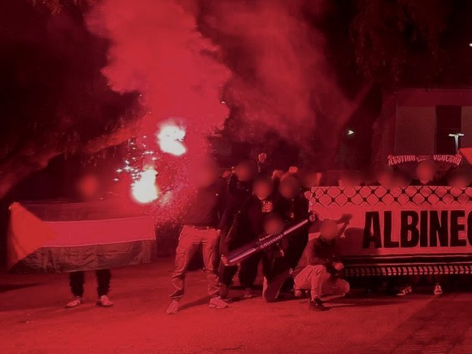 UltrasPresent's tweet photo. Barricada Albinegra (Antifas Castellón) ⚫️⚪️ en solidaridad con Palestina 🇵🇸 y con gente del Depor 🔵⚪️

CD Castellón - Deportivo de La Coruña. (15.02.26) https://t.co/xpgtwjQjVD