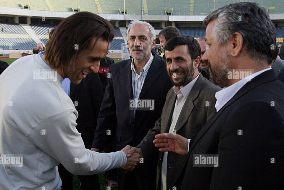 MiRAN_77's tweet photo. @alikarimi_ak8 «وحتى رژيم آخوندى متحد شود تا بلكه نظر مردم به كرسى ننشيند.» https://t.co/deoQHZEZt1
