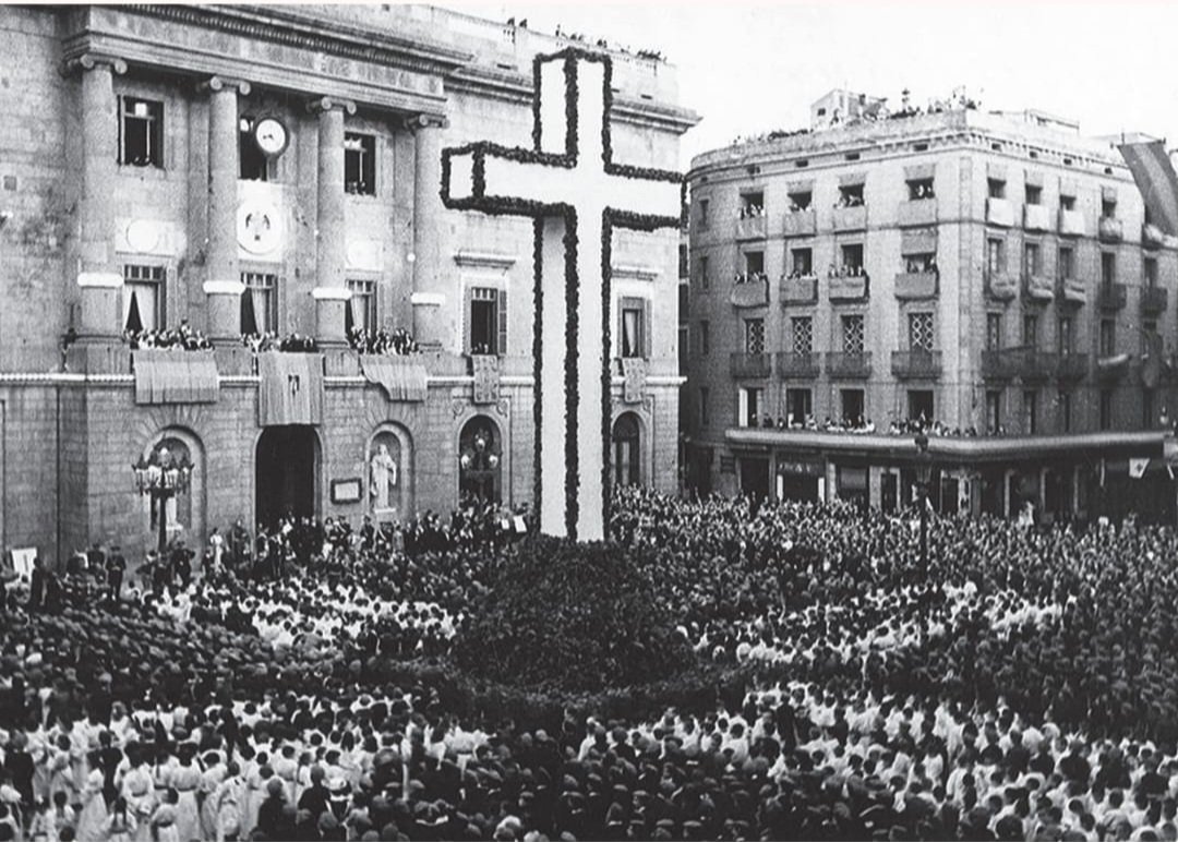 Los españoles somos:
>Católicos apostólicos romanos
>Anticomunistas
>Antimasones

Todo lo demás es AntiEspaña.