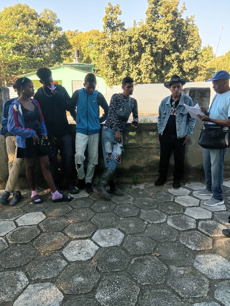 Con la presencia de especialistas de la producción y profesores guías, el grupo Maquinaria azucarera 🚜  del segundo año inicia su práctica concentrada con entrenamiento pre empleo.
<a href="/CubaMined/">MINED</a>
<a href="/naimatrujillob/">Naima Ariatne Trujillo Barreto</a> 
<a href="/nilser_pineda/">Nilser Piñeda Cruz</a> 
<a href="/RafelAngelGonz1/">Rafel Angel González Rodríguez</a>