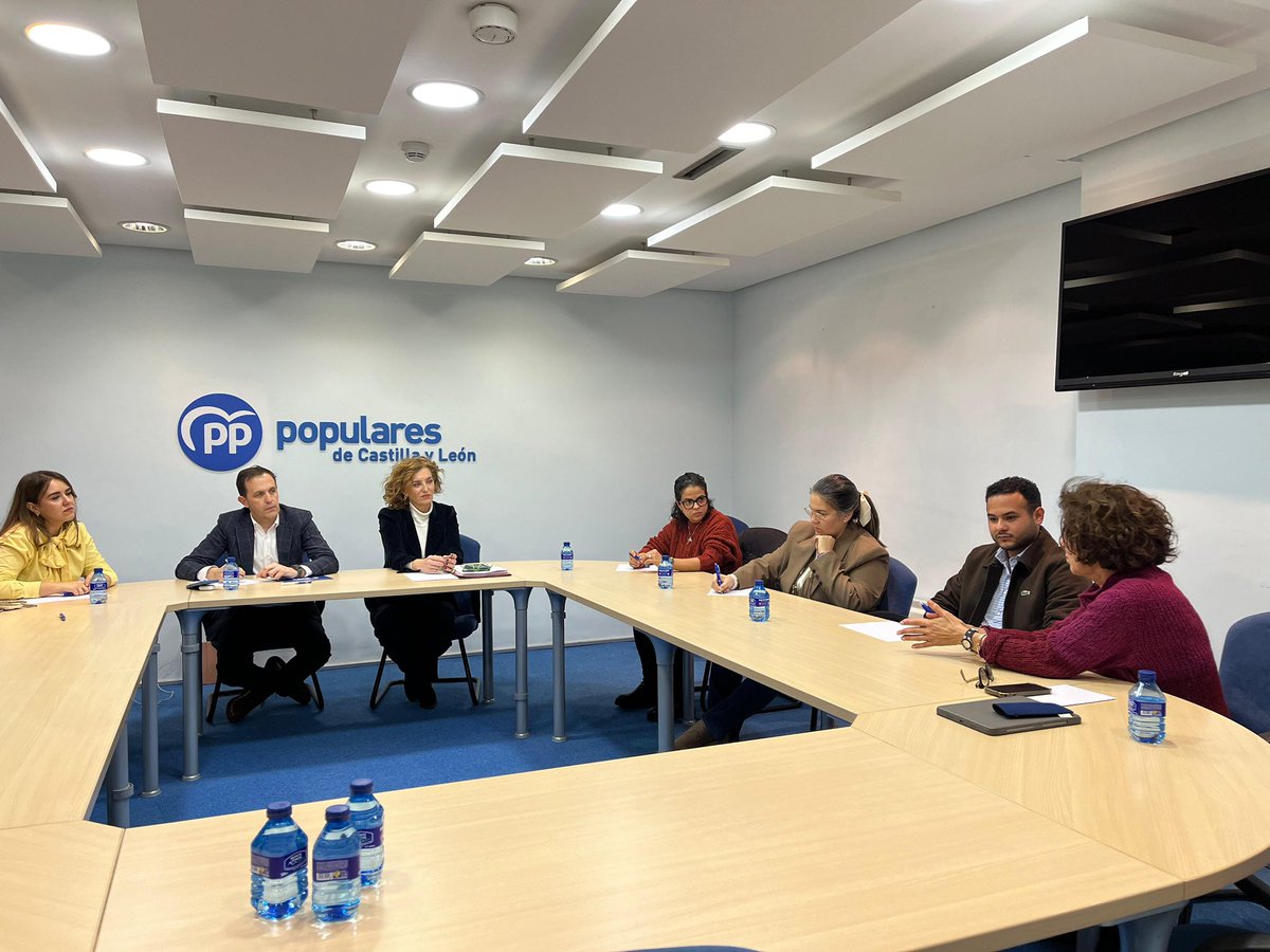 🇻🇪 Representantes de la comunidad venezolana han trasladado a <a href="/MariaPardo2706/">Maria Pardo Alvarez</a>, <a href="/Conrado_Iscar/">Conrado Íscar</a>, <a href="/mmcantalapiedra/">Mercedes Cantalapiedra</a> y a <a href="/NoemiRojoS/">Noemi Rojo Sahagún</a> su agradecimiento al <a href="/ppopular/">Partido Popular</a>.

🔵 Un reconocimiento al compromiso firme y constante con el pueblo de Venezuela, con la libertad, la democracia y la