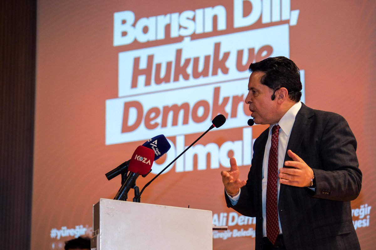 Esenyurt’un seçilmiş belediye başkanı Sayın Ahmet Özer’in konuşmacı olduğu,Yüreğir Belediyemizin düzenlediği Barışın Dili, Hukuk ve Demokrasi Olmalı başlıklı söyleşiye Adana’mızın seçilmiş büyükşehir belediye başkanı Sayın Zeydan Karalar ile katıldık.

Bu zorlu günlerde barışın,