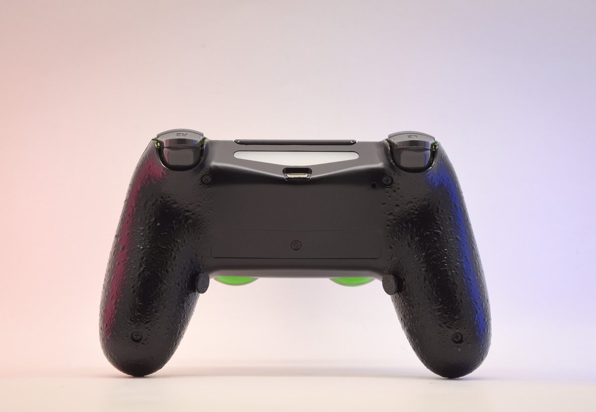 PS4 Build for @uav_wz 😈🎮

• Translucent Green Faceplate
• Black Splatter Grip Rear Shell
• Textured Rear Button Caps
• Marius Board
• Demon Bumpers and Triggers
• 2 Demon Rear Buttons
• USB-C Conversion 
• Rumbles Removed