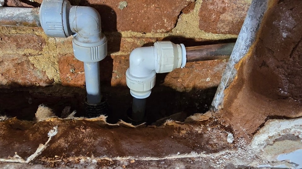 IGMPlumbing's tweet photo. Out with the old and in with the new. We recently resolved a leak by replacing these worn-out plastic fittings with a secure, professional installation. Fast, reliable service to keep your home dry. 
📱 WhatsApp: 07749 202609
🌐 Website: https://t.co/bDrylCpWE3 https://t.co/TXv3oorJ1o