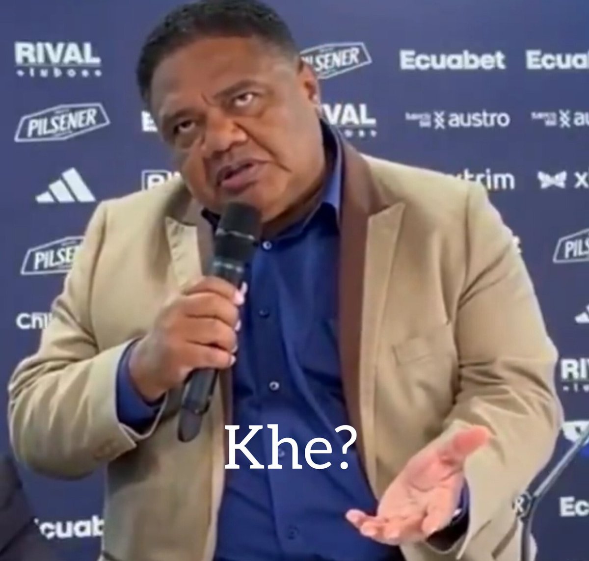 No señor, usted es considerado actualmente como el peor presidente en la historia de Emelec.
❌ Dejó al equipo con una deuda de 6 meses
❌ Armó un remedo de equipo y la peor explosión azul de la historia
❌ Dejó al equipo con 10 prohibiciones FIFA
❌ ¿Dónde están las taquillas?