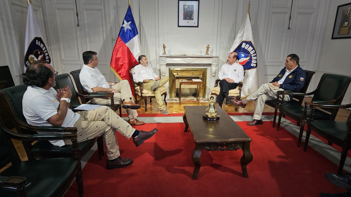 Bomberos de Chile tweet media