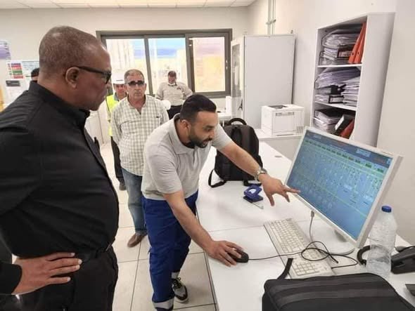 felixherbt's tweet photo. Because of the frequent collapse of the national grid, Peter Obi voluntarily travelled to Egypt to find out why their national grid has never collapsed and to learn from them, so he could provide Nigerians with 24/7 electricity if elected.

Children of hate laughed at him, insulted him, and ridiculed him.

Today, the same government they defend, which promised them 24/7 electricity, has switched to solar power and disconnected from the national grid, leaving Nigerians on their own.

What have you benefited from this government? Has the national grid stopped collapsing?