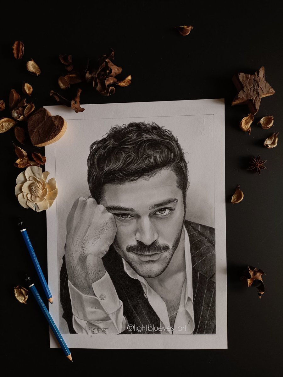 Caro Burak grazie per il tuo talento e per le emozioni che riesci a trasmetterci . Questa rivista è stata realizzata dai tuoi fan sparsi nel mondo,con tanto affetto e stima.
Buon compleanno ❤️🎂✨
#BurakDeniz