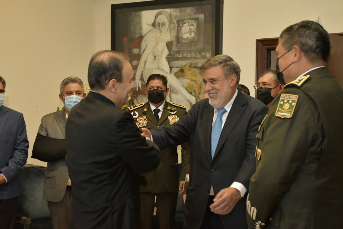 Esta fotografía fue tomada el 13 de septiembre de 2021, durante mi toma de protesta como gobernador del estado de Sonora.

Ni ese día ni en ningún otro momento Julio Scherer  me advirtió sobre la existencia, o siquiera sobre el riesgo, de algún esquema de financiamiento ilícito