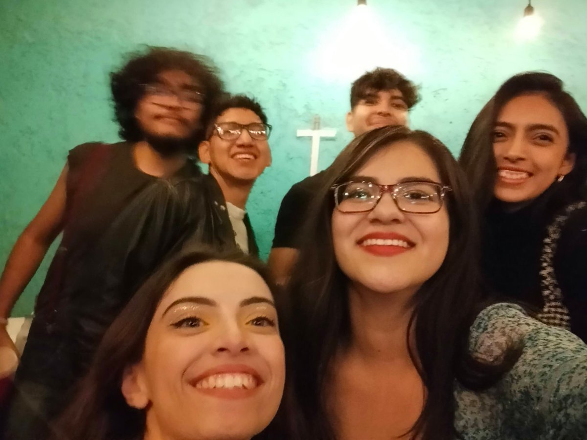 Protista_Prieto's tweet photo. Bueno, estoy hasta la puta verga de tanta pinche muerte seguida, aniversarios luctuosos, misas, desgracias, de conocer muchas funerarias, de saber qué se hace en los velorios, las flores blancas de despedida; me tienen hasta la pinche madre. De despedir amigos, que quiero y https://t.co/Mkaum520ul