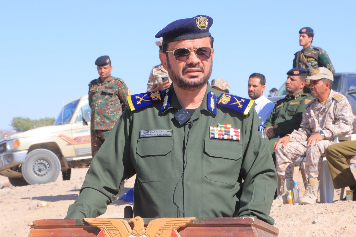 كلية الشهيد الشعلان للعلوم الشرطية والأمنية بمحافظة مأرب، اليوم حفل اختتام فترة الاستجداد لطلاب الدفعة الأولى جامعيين، بحضور وكيل أول وزارة الداخلية اللواء الركن محمد سالم بن عبود الشريف وعدد من القيادات الأمنية والعسكرية.