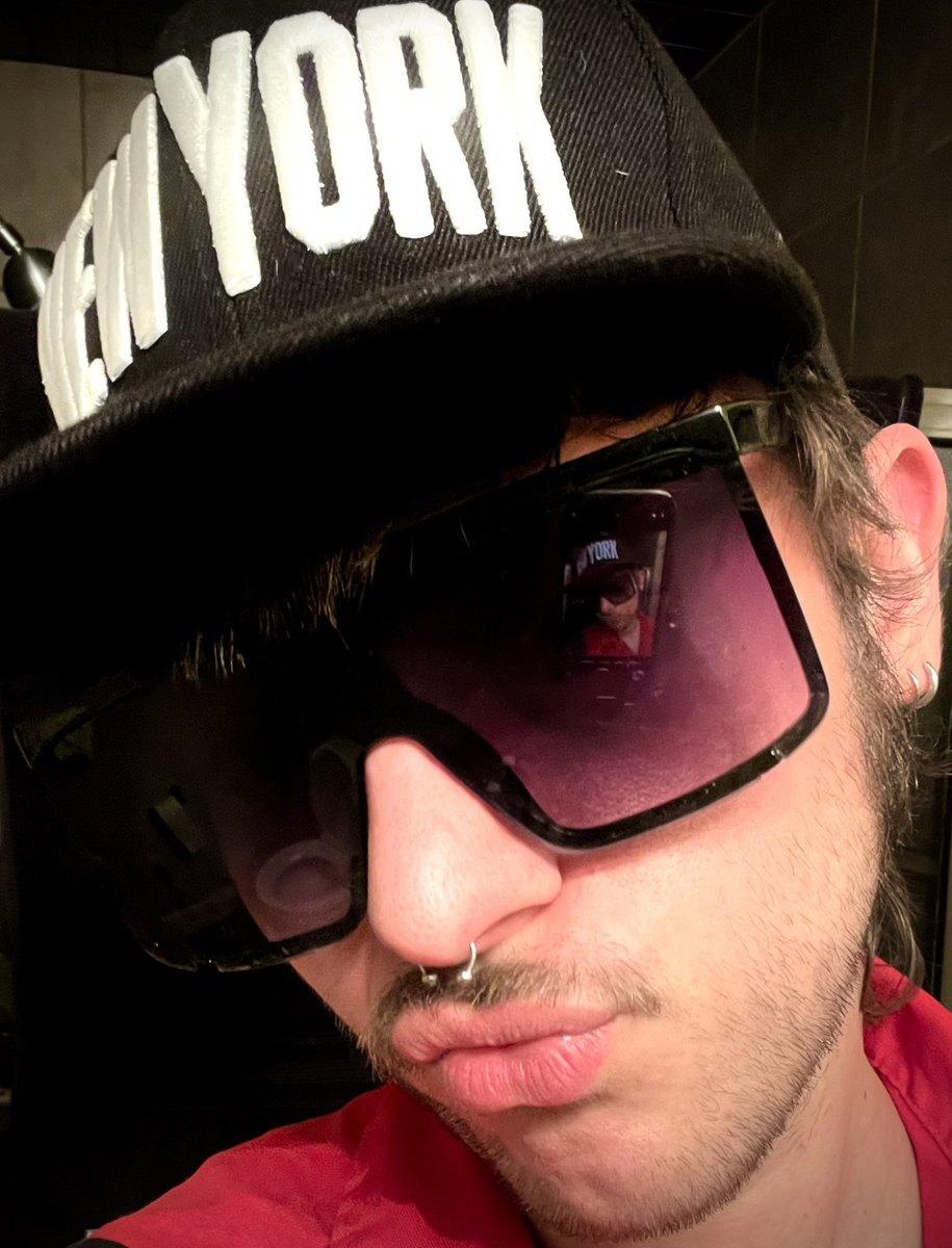 Lolligagger tweet media