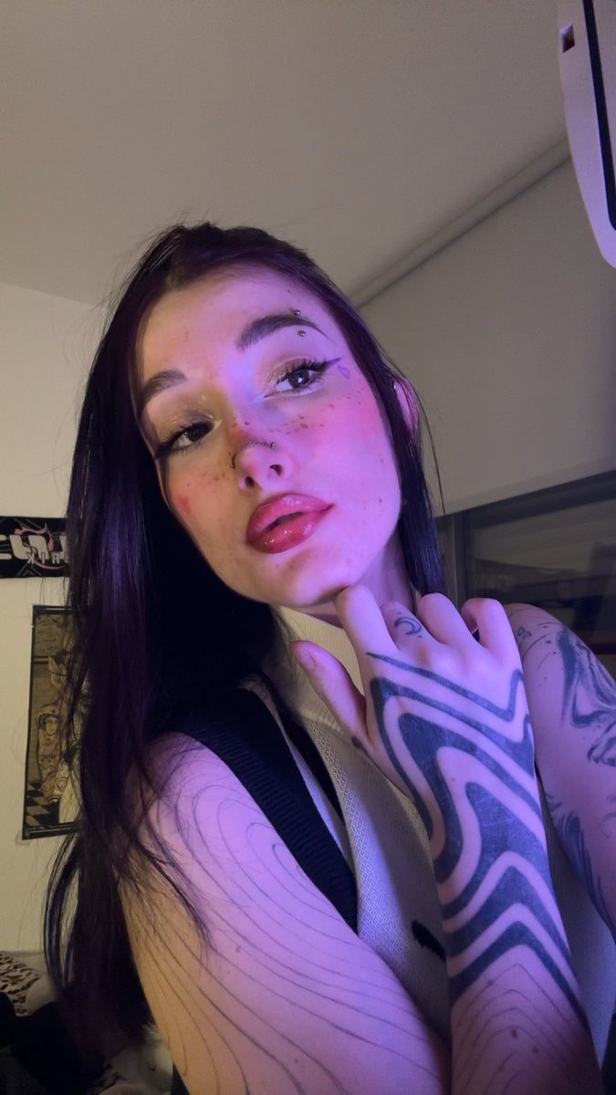 puta zorra tweet media