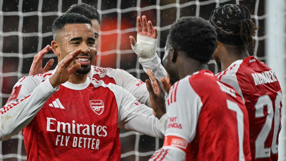 Arsenalnewschan's tweet photo. 🗣️Noni Madueke when asked if the #Arsenal fans should be excited by where the Gunners are at currently: “Yeah, for sure, I think the fans have every right to be. We’re working hard to try to deliver the type of season that I think it ought to be, with the way we’re performing right now.

“So that’s our main focus, and yeah, I think it’s exciting. But we need to carry on just doing the right things every single day, and see where we are at the end.”

Of course we should be excited! Good to hear that Noni agrees that we should not be listening to some of the rival fans and pundits 😂 🤐