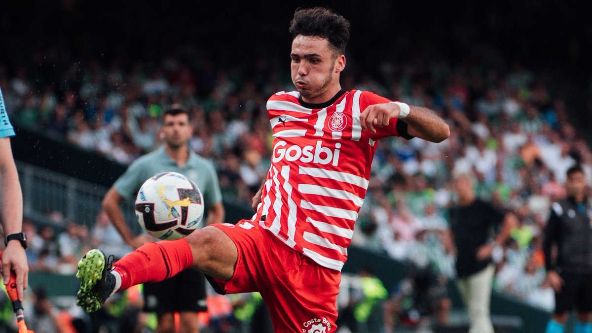 Que pedazo de jugador es Arnau Martínez.

Esta temporada ha jugado de lateral derecho, central, lateral izquierdo y pivote

El Barça lo tuvo en su agenda hace años