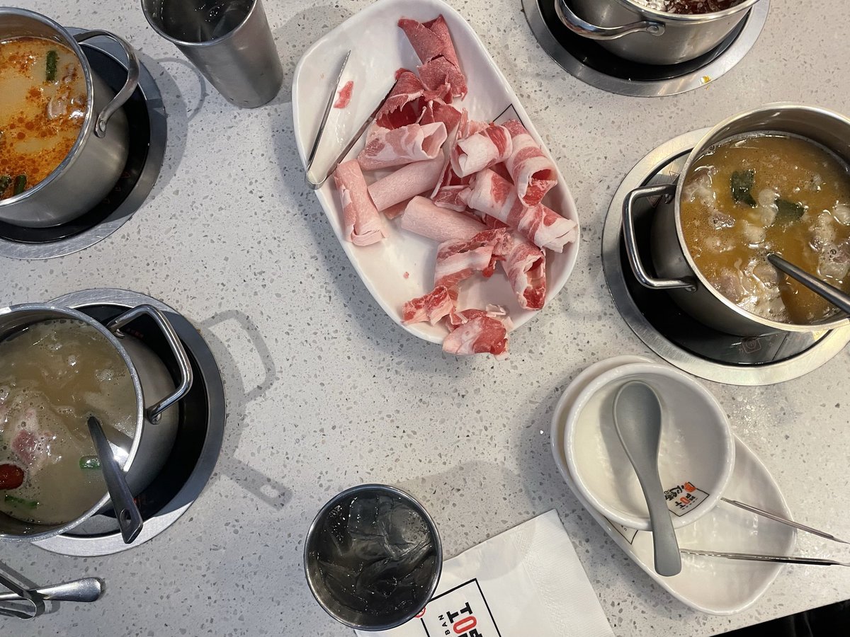 Astromayday's tweet photo. Hotpot was amazing but why did they give me my least favorite fruit as the fruit of the day 😭🍈 like I KNOW there were other options.

Still had a 10/10 day with friends tho 🍲✨ #AstroUpdate #Hotpot #StreamerLife #Foodie https://t.co/lxm8j0E8E3