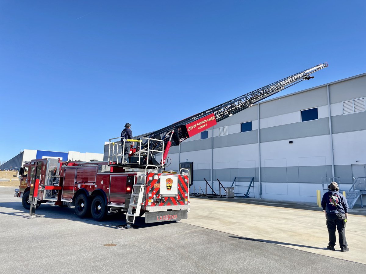 cityofwsfire's tweet image. L19/P3 took advantage of the beautiful weather to focus on ladder placement training today. Reps like these are critical to enhance proper ladder placement to  ensure safe access and efficient operations. #StayReady #WSFire