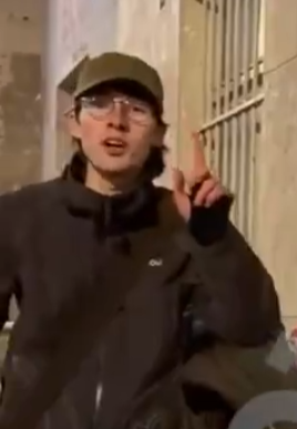 Emmerdeur1er's tweet image. Ce gauchiste dit fièrement "moi je suis pour la mort de Quentin".

Rendez cette raclure célèbre.