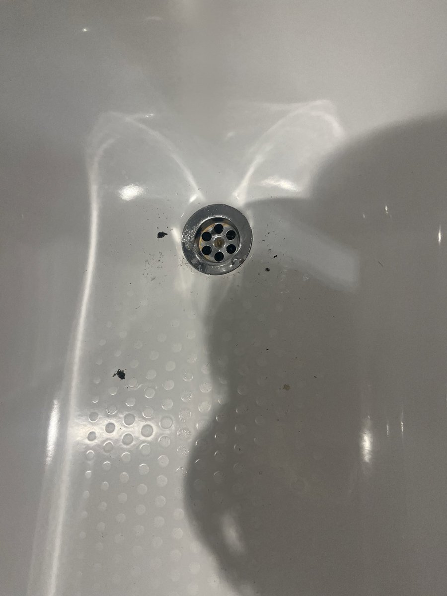 keelycoleman89's tweet photo. @premierinn love a dirty bath and no cleaners available! https://t.co/mW3MrSoOzO