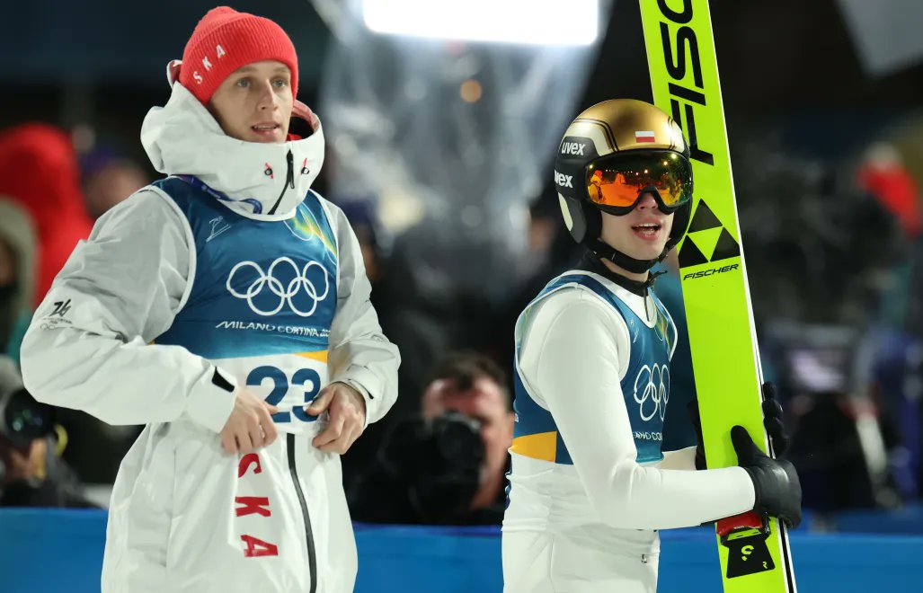 MaciejGoluch's tweet photo. Polacy w składzie Paweł Wąsek i Kacper Tomasiak wicemistrzami olimpijskimi w duetach. Kacper zdobywa swój trzeci medal na jednych Igrzyskach, to wpisuje go złotymi głoskami w historii polskiego sportu. Brawo Panowie!
#skijumpingfamily #MilanoCortinaOlympics2026 #PLTeam https://t.co/7oJMwIvHML