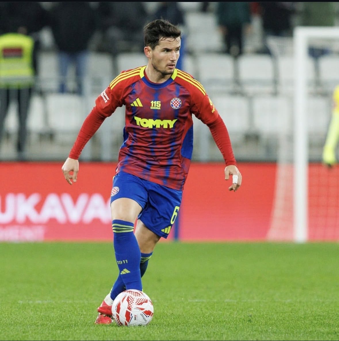 Zasto se neprica o hugi guillamonu koji igra sve bolje i bolje i bas se vidi da je klasa od igraca🔴🔵