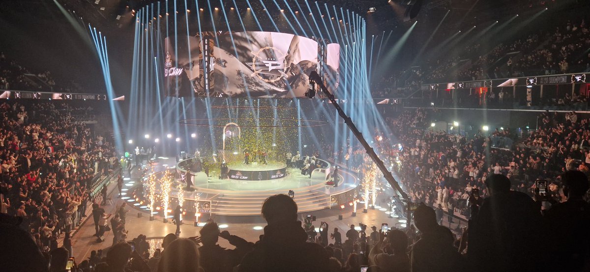 Rhaev3n's tweet photo. Quelle final du SI hier !! 
Quand vous voulez on remet ça 🔥🔨
#RainbowSixSiege #SixInvitational https://t.co/UpBgIL6bgu