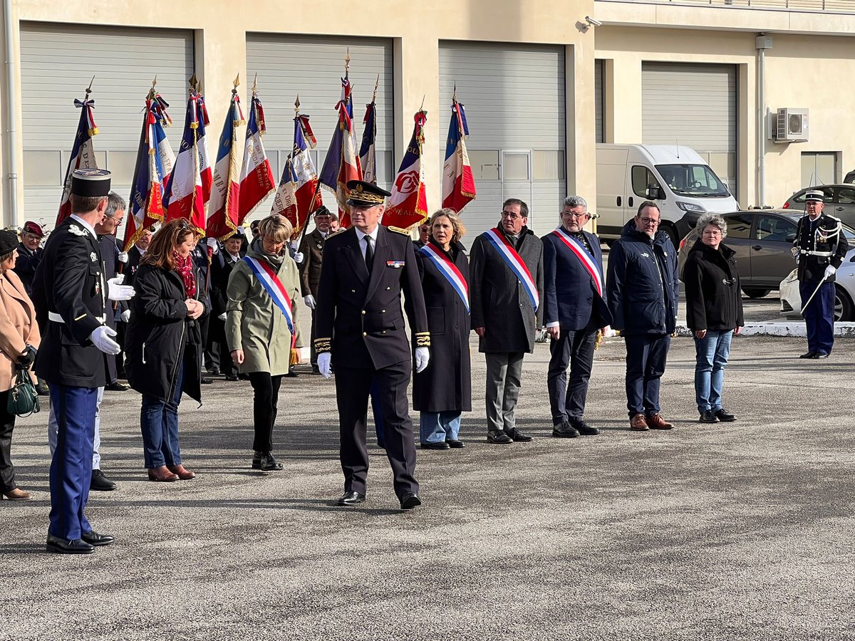 Lucbouard's tweet photo. Cérémonie d’hommage aux héros de la #Gendarmerie.

Un moment de recueillement pour celles et ceux qui servent la Nation et assurent la sécurité de tous, au péril de leur vie.

À @larochesuryonfr notre cap est clair : encore renforcer la sécurité et soutenir nos forces de l’ordre. https://t.co/W28bkSIILx