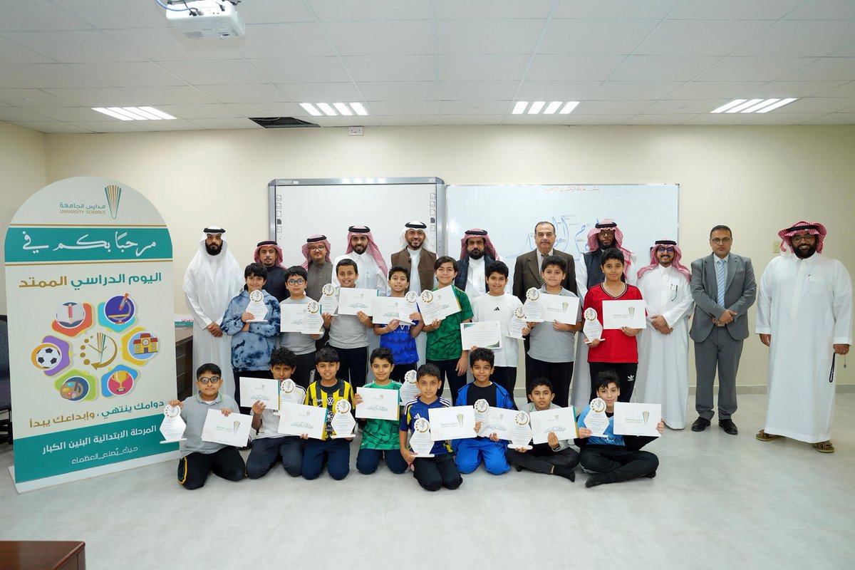 kfupm_schl's tweet photo. خلال الفصل الدراسي الأول "بالدوام الممتد" للمرحلة الابتدائية البنين الكبار

تنوعت البرامج، واختلفت الأنشطة، وتعددت المهام التعليمية والتربوية،
في منظومة متكاملة هدفت إلى تعزيز التحصيل الدراسي، وتنمية المهارات الأساسية، وترسيخ القيم، وصقل قدرات طلابنا في بيئة تعليمية محفّزة وآمنة.

استثمارٌ في العقول… وبناءٌ لمستقبلٍ واعد.

#مدارس_الجامعة
#حيث_يصنع_العظماء