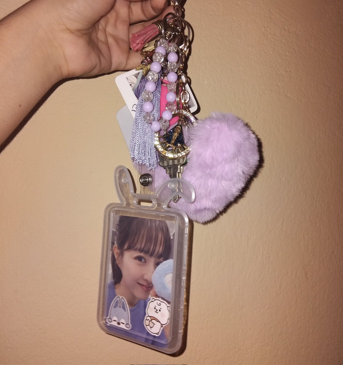 luainguk's tweet image. foi dizer que ia colocar mais coisas no meu chaveiro, e minha vó deu um grito, falando que não tinha pra quê colocar mais coisas kkkk