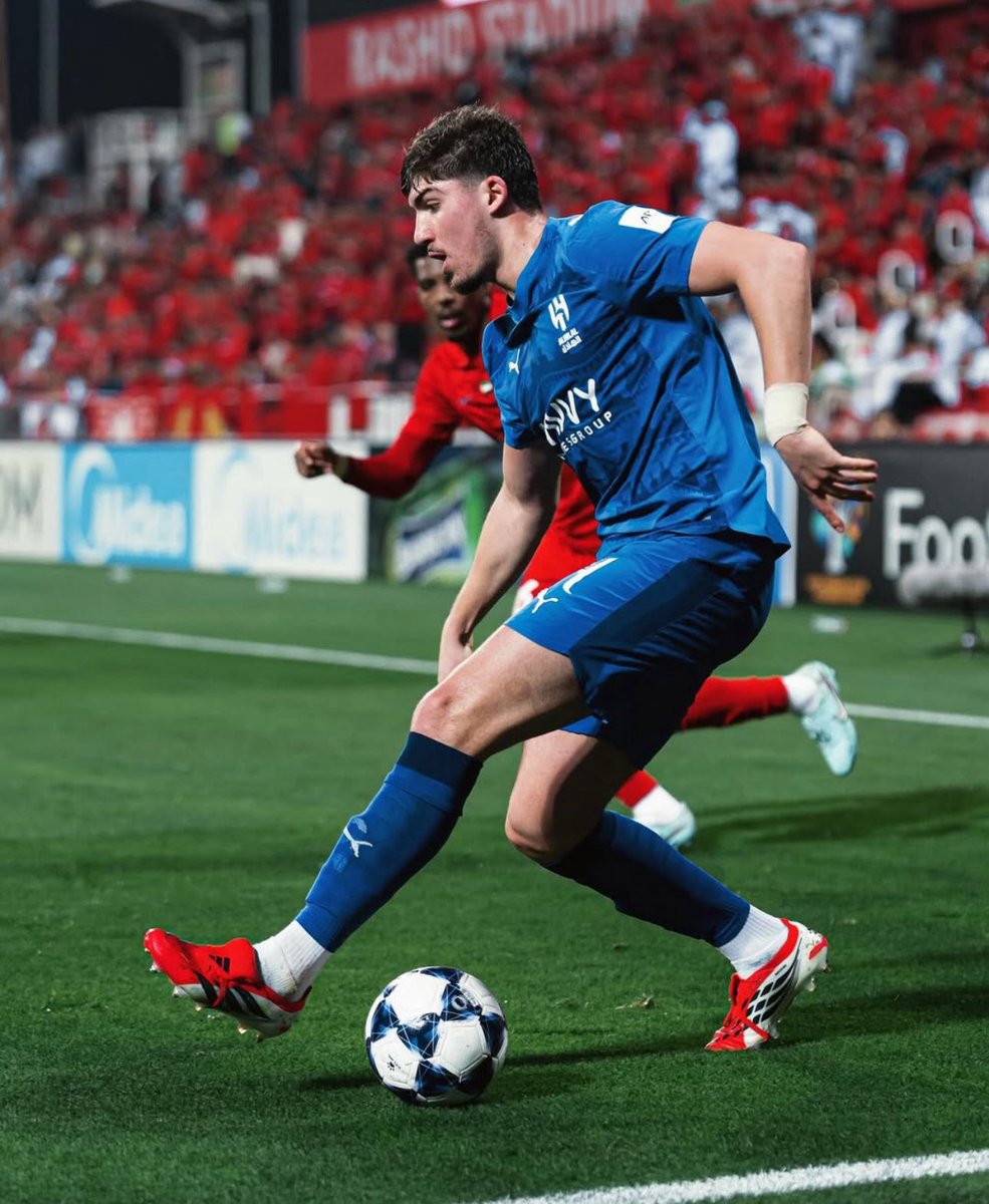 اقسم بالله الاثنين هذولي يحسسونك ان اعمارهم 29 مو 19 ماشاء الله تبارك الرحمن 

اقسم بالله هذولي يمسكون اساسي ولا يحسسونك ان فيه نقص بالتشكيلة

اخيرًا صرنا مثل غيرنا ونستفيد من المواليد