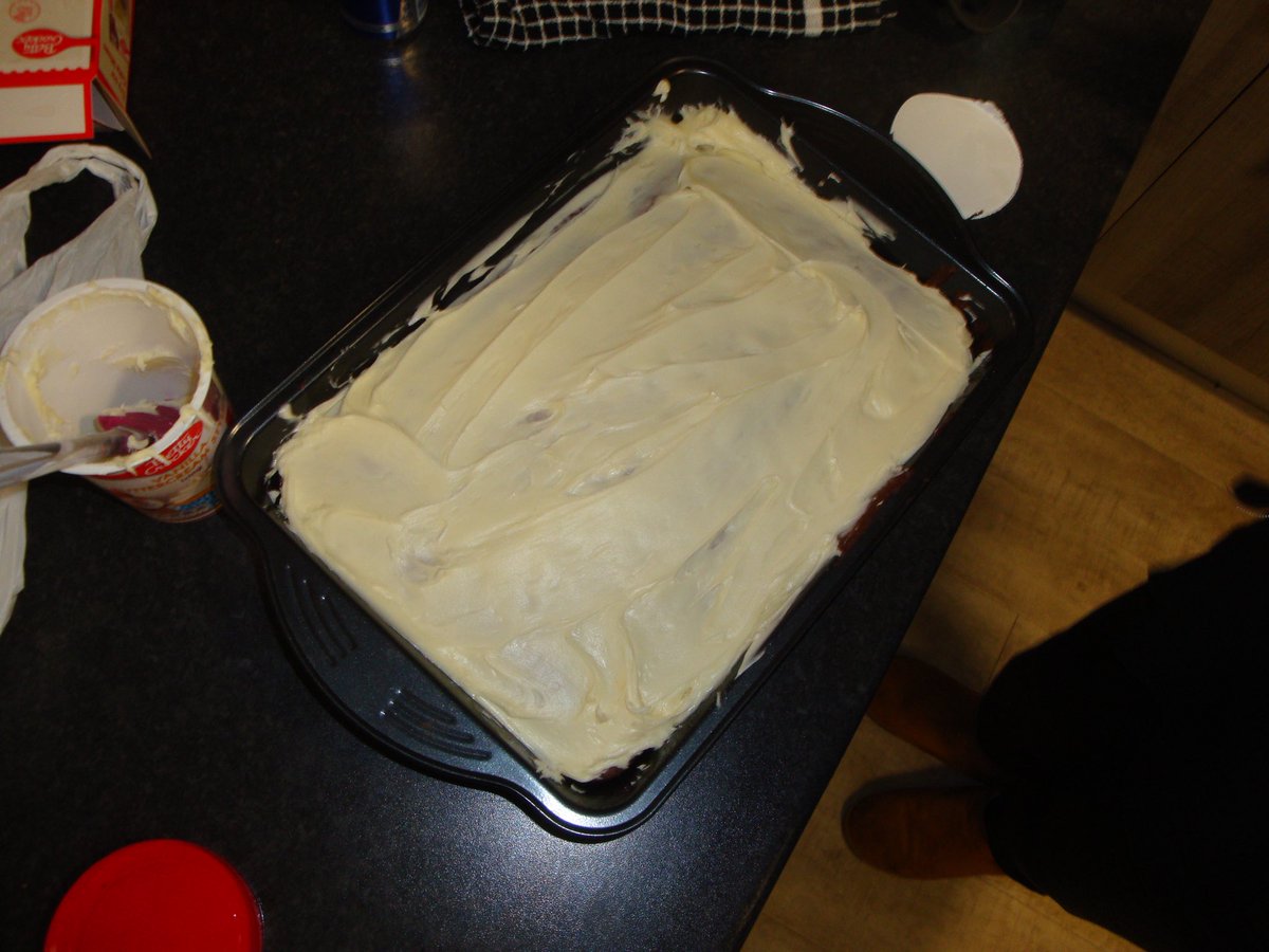boybandism's tweet image. this tweet inspired me to make a red velvet cake with my oomfs #thank you michael clifford