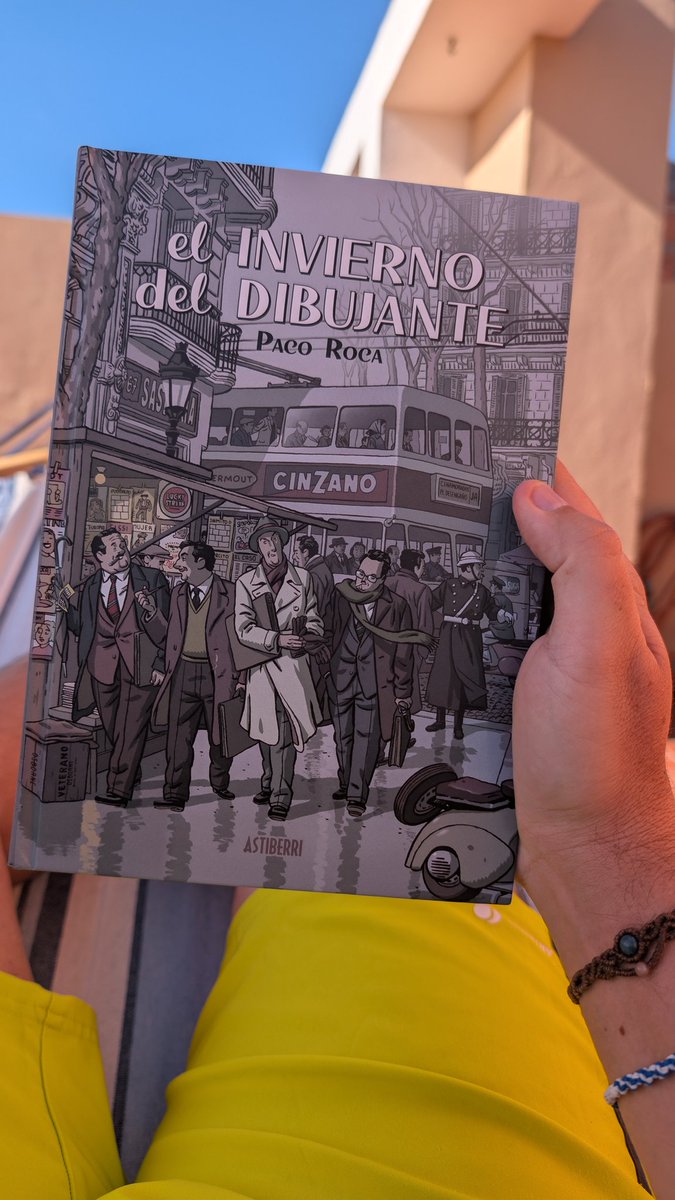 Acabo de terminar "El Invierno del Dibujante" del gran Paco Roca y no puedo evitar acordarme de los "Mortadelo y Filemón" de nuestro querídisimo Ibáñez. Menudo homenaje de libro a los que crecimos con estas historietas.