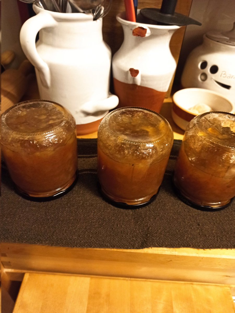 Si uno hace una mermelada de peras y canela al Cointreau, se chulea y punto.