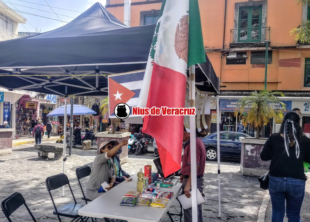pablojair's tweet photo. #XALAPA | En la Plazoleta del Carbón, integrantes de Morena recolectan víveres para el segundo envío que se realizará desde el puerto de Veracruz hacia Cuba, como parte de la ayuda humanitaria que anunció la presidenta @Claudiashein  (Fotos de @Rogoto) https://t.co/1h7WTjDrEn