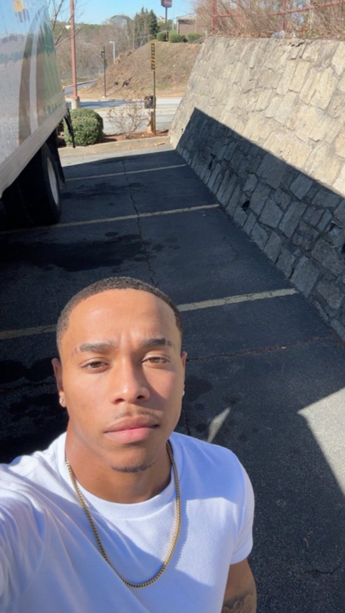 MuglerDave's tweet photo. 5’6 &amp; Brown eyes 🤎 https://t.co/aYc723y5UR