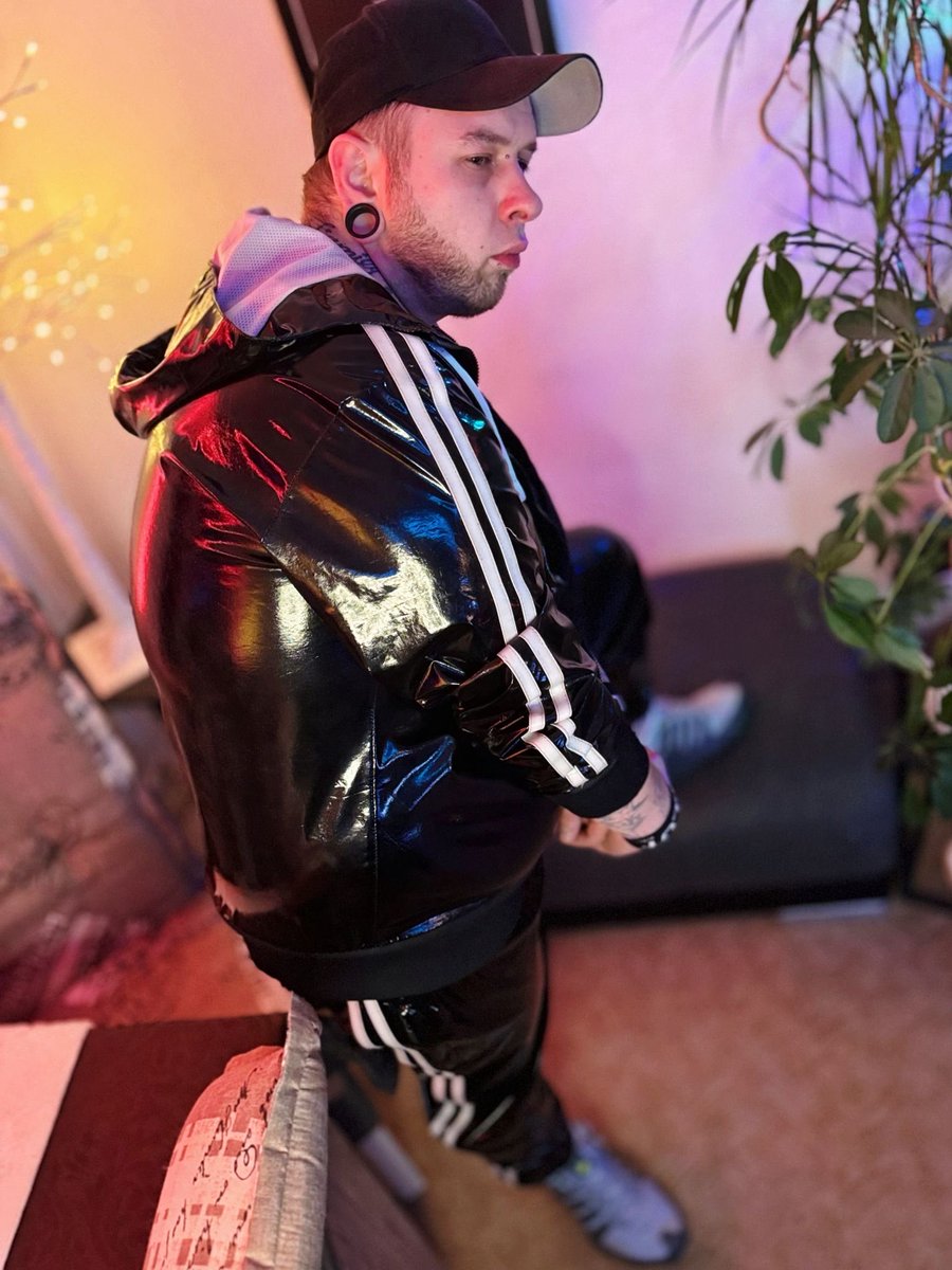 SneakerTyp's tweet photo. Oh yes That‘s Me 💪😎😈🥵 https://t.co/peiUA55NpJ