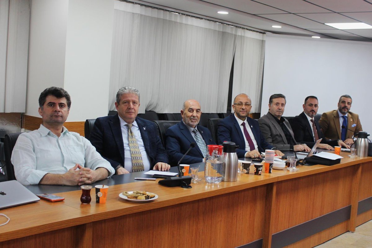 Yeniden Refah Partisi İstanbul İl Başkanlığımızda; 

İl Başkan yardımcılarımızın katıldığı haftalık olağan icra toplantımızı gerçekleştirdik.

Toplantımızda aldığımız kararlar ve yapacağımız çalışmalar şimdiden hayırlara vesile olsun.

@ErbakanFatih 
@Nuriozatatr

#FatihErbakan