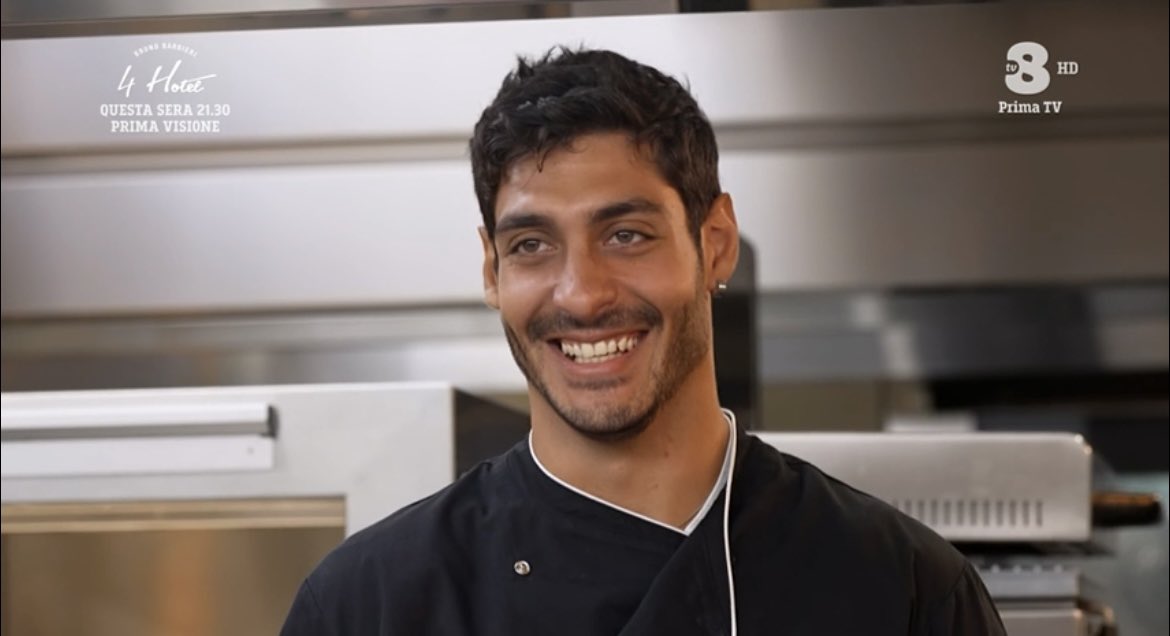 Javier chiudi gli occhi che ti si vede il cuore 💜 (stava parlando Helena)