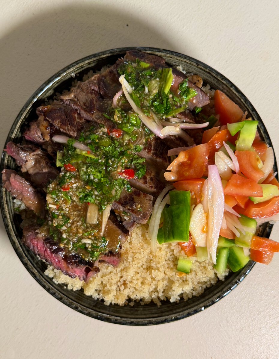 J’avais trop envie d’un tigre qui pleure mais j’avais aussi envie d’Attieke…

Allez hop : ATTIEKE QUI PLEURE 😂😋