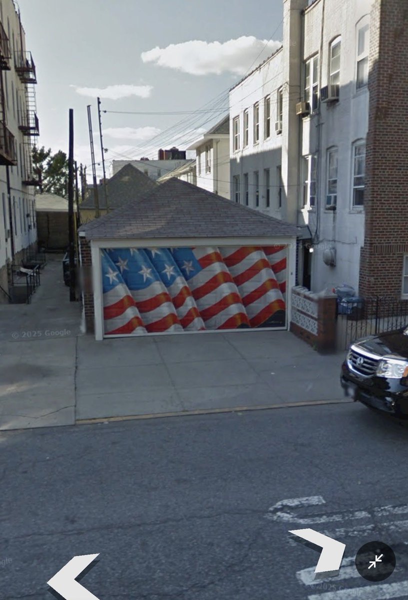 sheajc's tweet photo. @whatisny The best part is that this is his garage door (not kidding) https://t.co/GXqB96YiEM