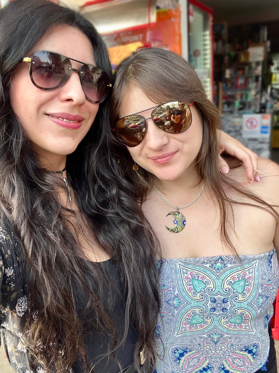 Día de hermanas