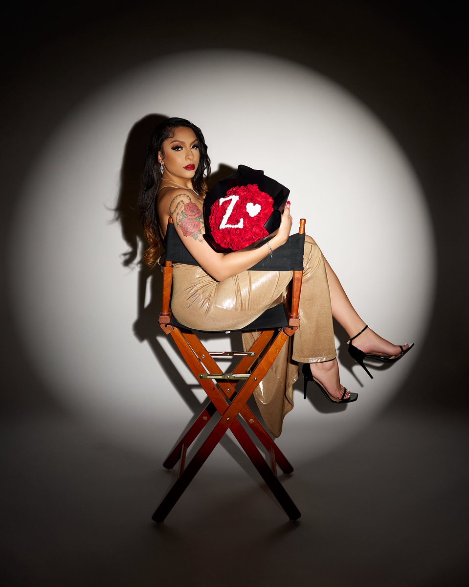 _yourztrulyz's tweet image. Twenty Fine💋✨ #goldenyear