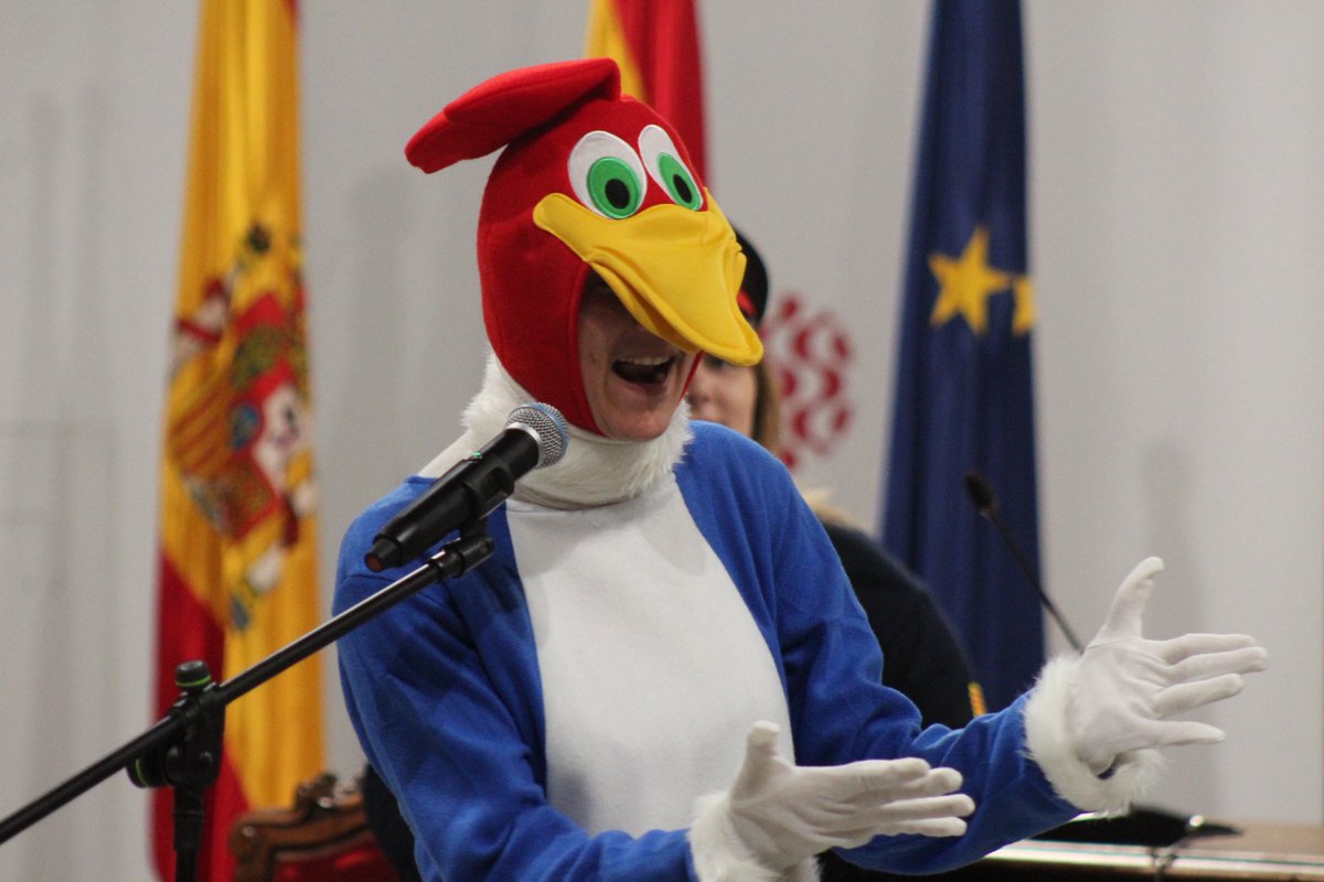 EnComuPodemTGN's tweet photo. Aquesta tarda hem assistit un any més al Judici del Rei Carnestoltes de #Tarragona 🎭🔥

Humor, sàtira i crítica a la Plaça de la Font en un dels actes més emblemàtics del Carnaval.

Grans @Collalabota! 

#CarnavalTGN https://t.co/okXTeLfY6o