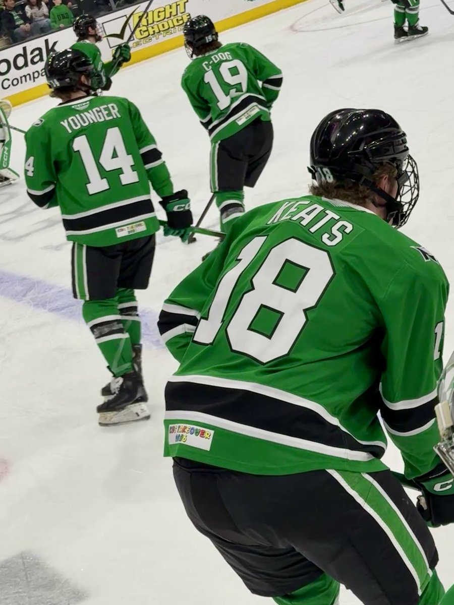 TheREA's tweet image. Don't miss out on Hollywood, Boom Boom, Lil' E &amp;amp; the rest of the UND Hockey's Kids Takeover jerseys worn during warmups this past Friday night! They include each player's childhood nickname &amp;amp; proceeds benefit UND Hockey NIL.
🚨BIDDING ENDS 9 PM TONIGHT  at pd.undalumni.org/jersey