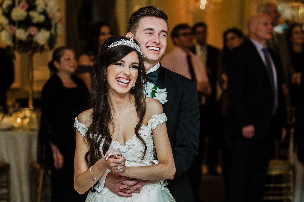 alexkaplan's tweet image. The best reception moments happen after the exhale.

Two people laughing at the same time, wrapped up in each other, while the room keeps moving.

Wedding reception at The Rockleigh: alexkaplanweddings.com/rockleigh-wedd…

#RockleighWedding #NJWeddings