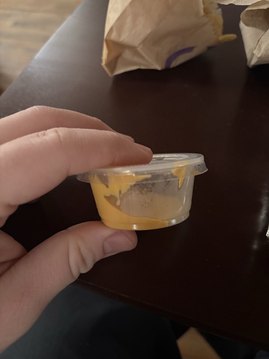 dhowl101's tweet photo. @tacobell come on they didn’t even try with this one https://t.co/iILwlSnrC5